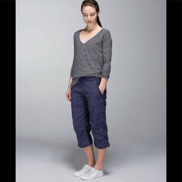 Lululemon Studio Crop No Liner Cadet Blue - Picture 1 of 11
